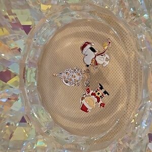 NWOT Peanuts Pin Set